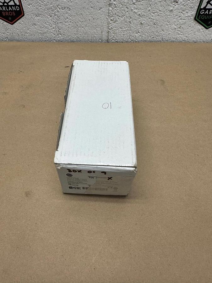 Used Allen Bradley 700-HN103 14-Blade Socket - Box of 9