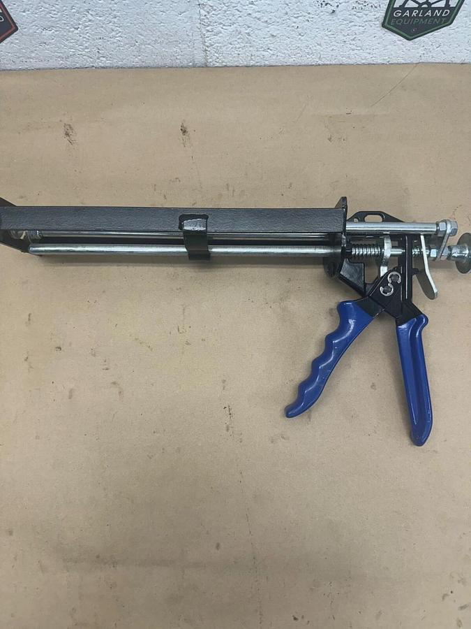 Used Dynamix 6997-1, 12 oz. Manual Dispenser