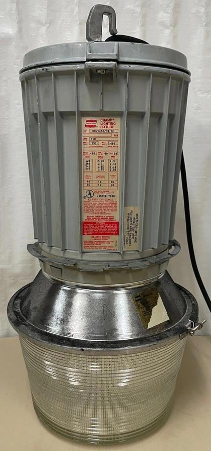 Used Crouse-Hinds VMVS400/MT GM Champ Lighting Fixture, Lighting Enclosure & Gasket