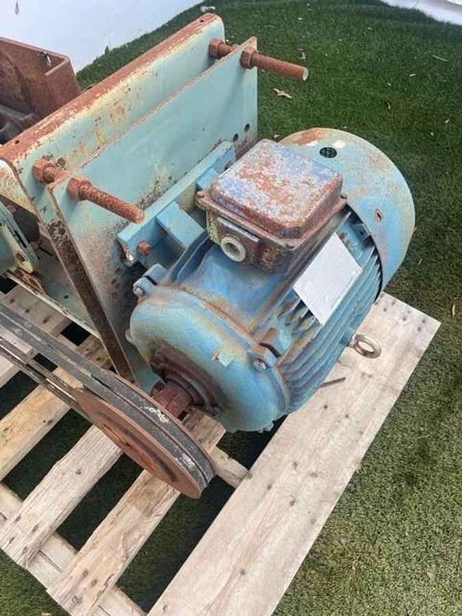 Used Dodge TA4207H9 Speed Reducer, Ratio 9.23:1 w/ North American Elec 25HP, 1760 RPM