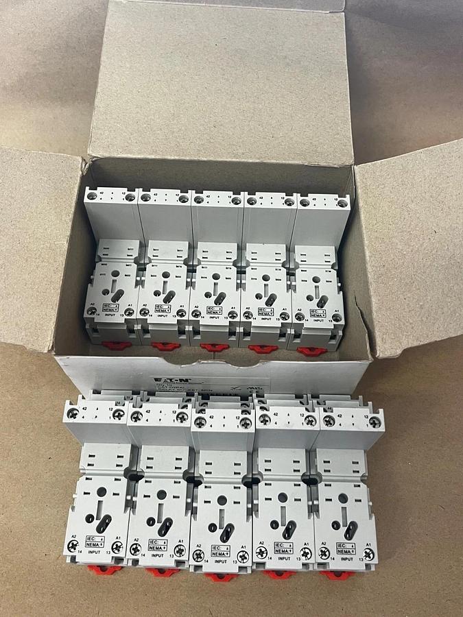 Used EATON D2PAL 8 Pin Relay Socket (Box of 10) *NEW*