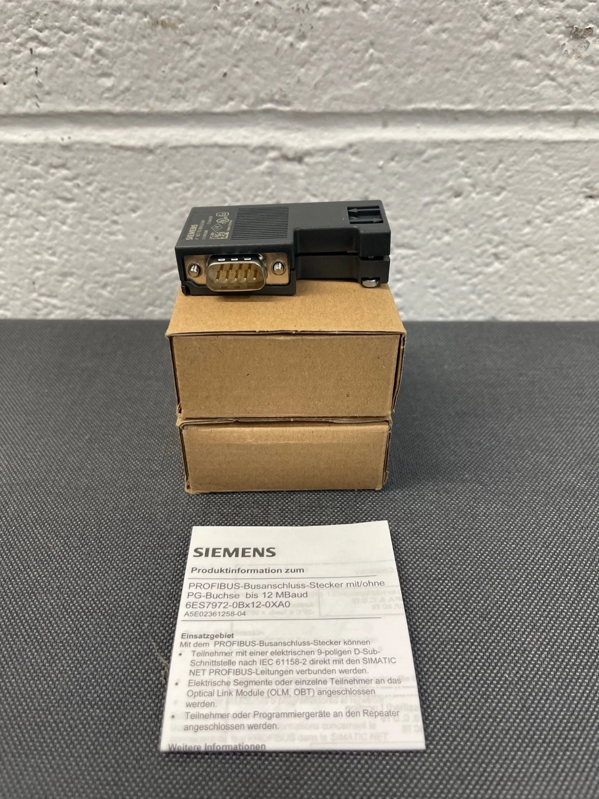 Siemens 6ES7 972-0BA12-0XA0, SINEC L2-Bud Connecting Plug - Lot of 2 - *NEW*