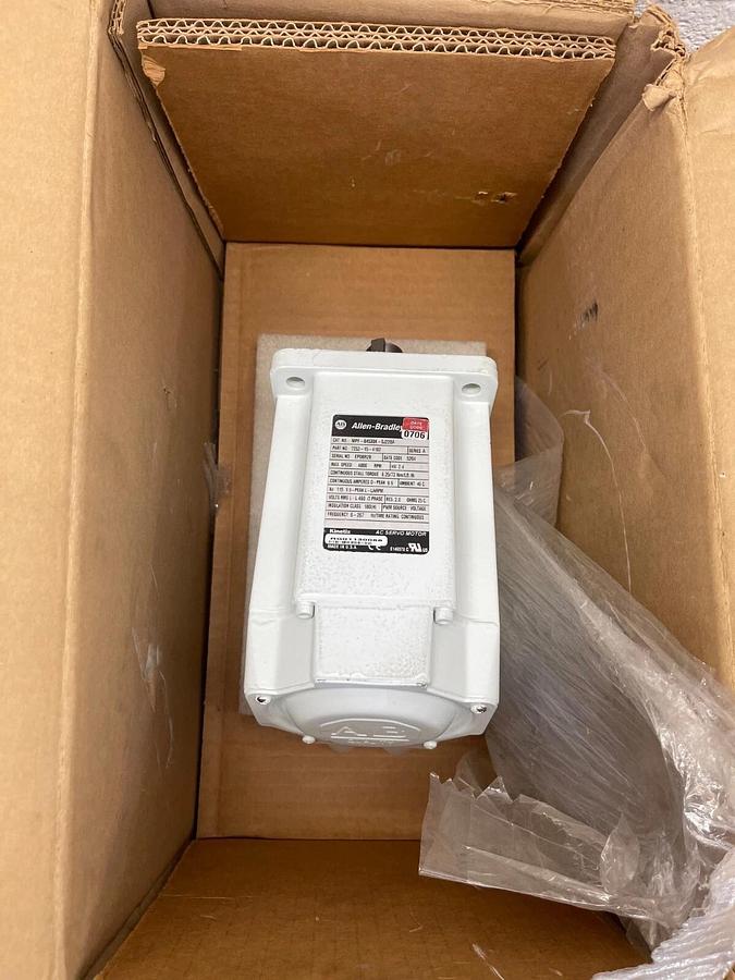 Allen-Bradley MPF-B4530K-SJ22BA , AC Servo Motor, Series A, 4000 RPM, 2.4 kw