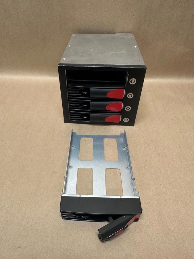 Used 4 Bay SATA Horizontal Enclosure w/ Trays