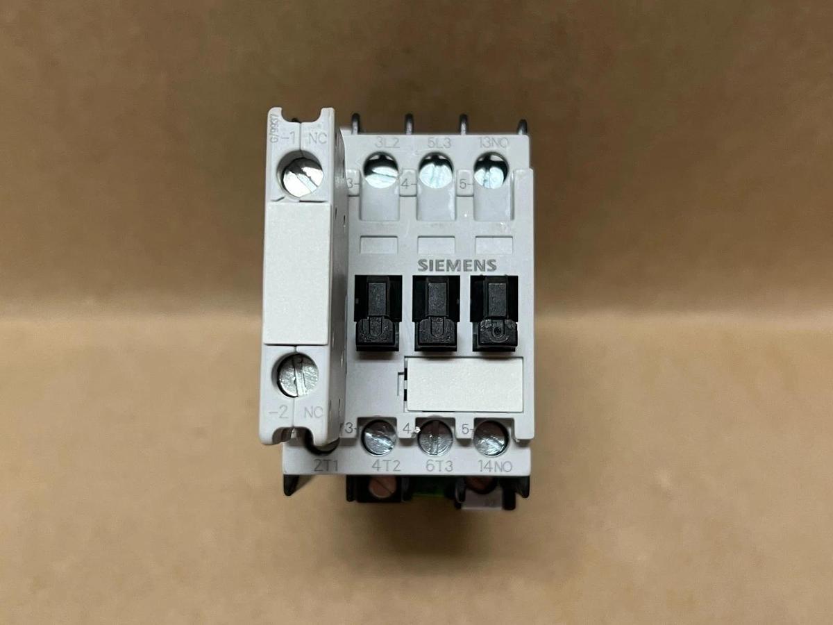 Used Siemens 3TF3110-0B Contactor w/ 3TX4001-2A Contact Block