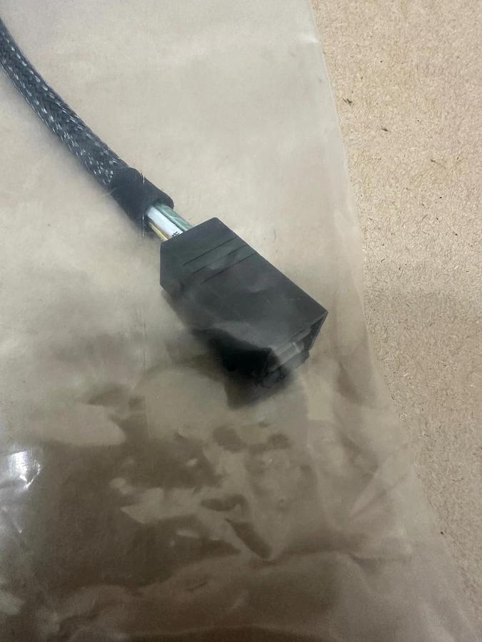 Used MINISAS I354712INP1P4 HD Cable *NEW*