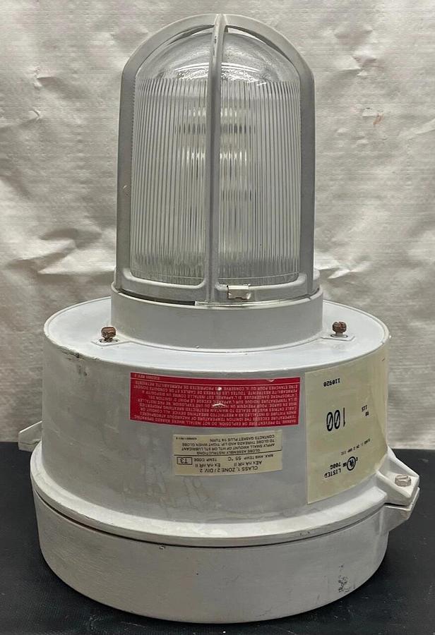 Used Cooper Crouse-Hinds VMVS2A100GP/120 S865 Explosion Proof Light 120 V, 3.05 Amps