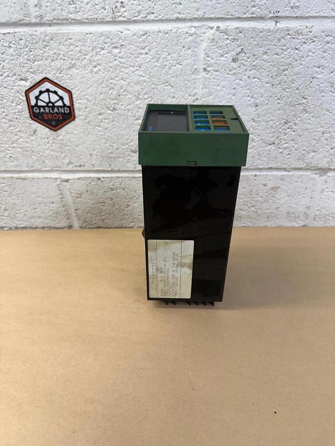 Used Honeywell DC3003-0-000-1-00-0111 Temperature Controller 120VAC 60Hz 10VA UCD3000