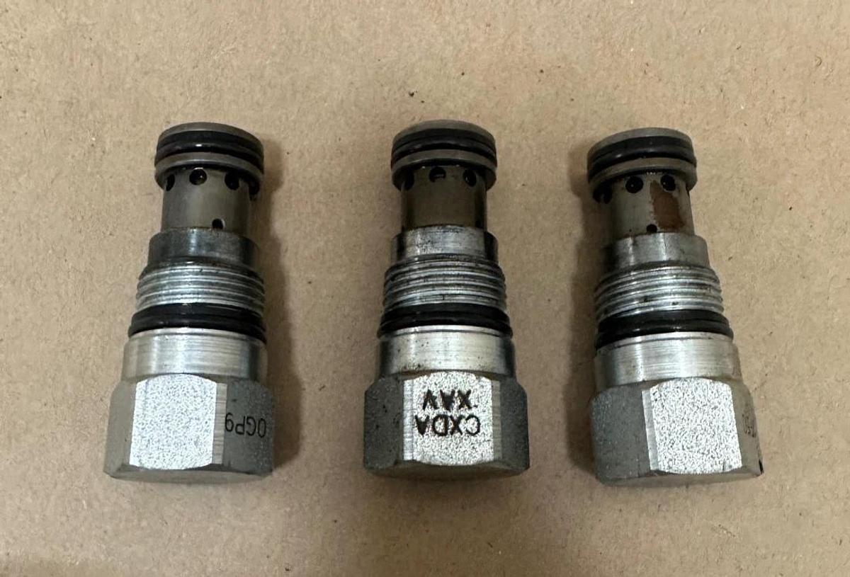 Used Sun Hydraulics CXDA-XAV Free Flow Nose-To-Side Check Valve - Lot of 3
