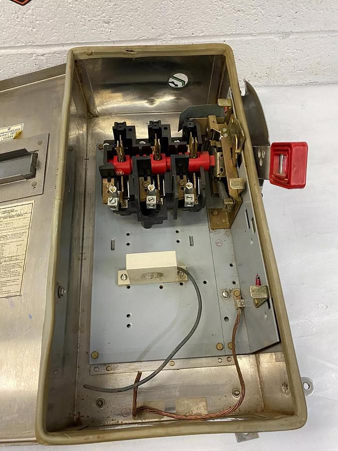 Used General Electric THN3362SSW Safety Switch 60A 600VAC/250Vdc Model:10