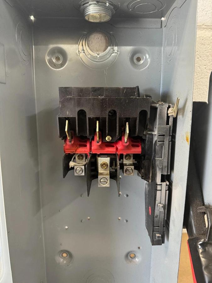 Used Square D HU363 Non-Fused Safety Switch, 100 Amps, 60 Hz, 600 VAC, 600 VDC