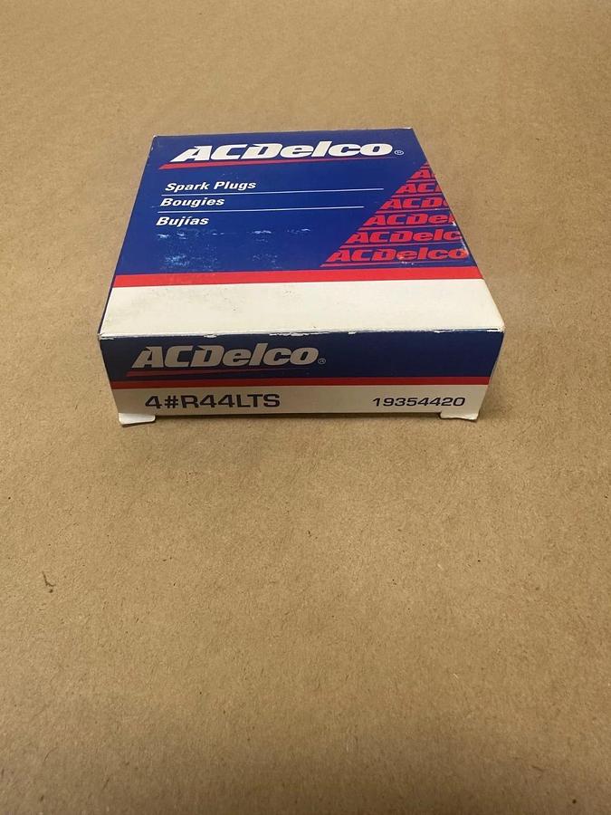 Used ACDelco R44LTS Spark-Plug, Box of 4 *NEW*