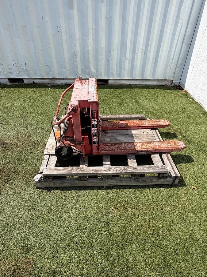 Used Presto PT-20AC Powered Pallet Positioner/ Pallet Lift