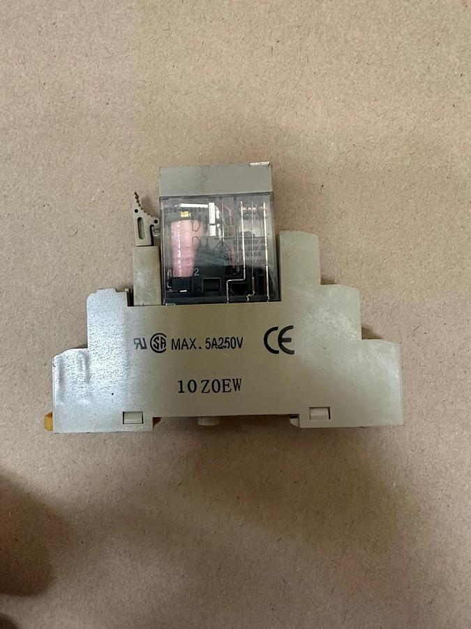 Used OMRON G2R-2-S(S) Relay w/ 10Z0EW Base