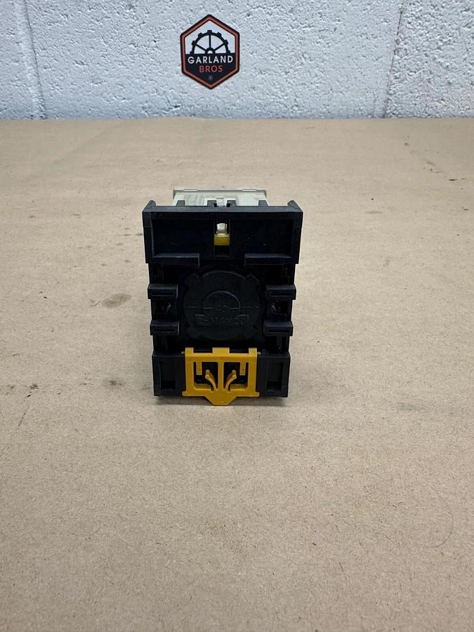 Used OMRON E5C2-R20J Temperature Controller