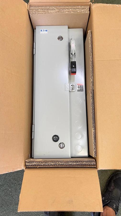 Eaton Cutler-Hammer ECN2211AAD Freedom NEMA Combination FUNR Starter w Breaker