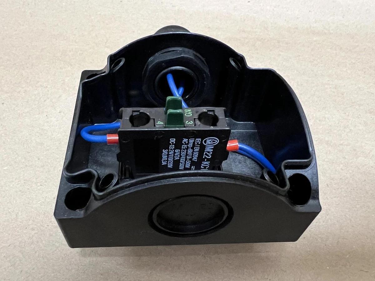 Used Moeller PC-GF20-FR Enclosed Selector Switch w/ M22-KC10 Contact Block