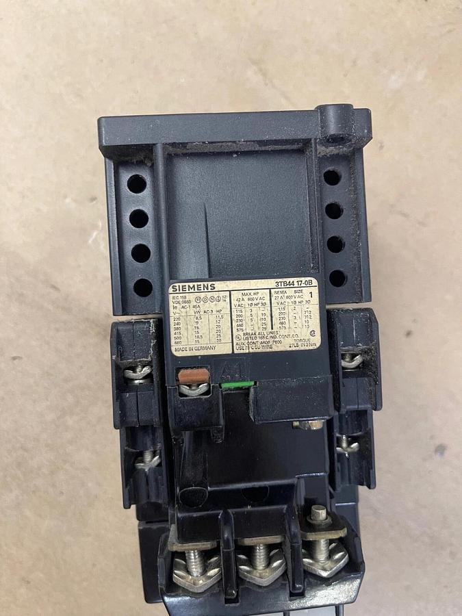 Used Siemens 3TB44 17-0B Circuit Breaker, Contactor, 600 VAC