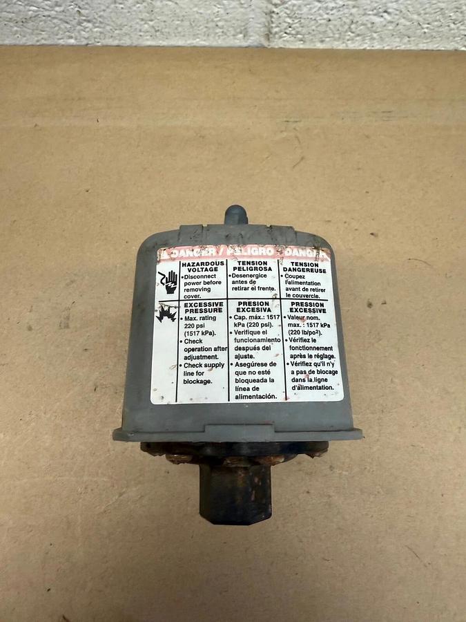 Used Square D 9013FRG22Q8 Pumptrol, Pressure Switch