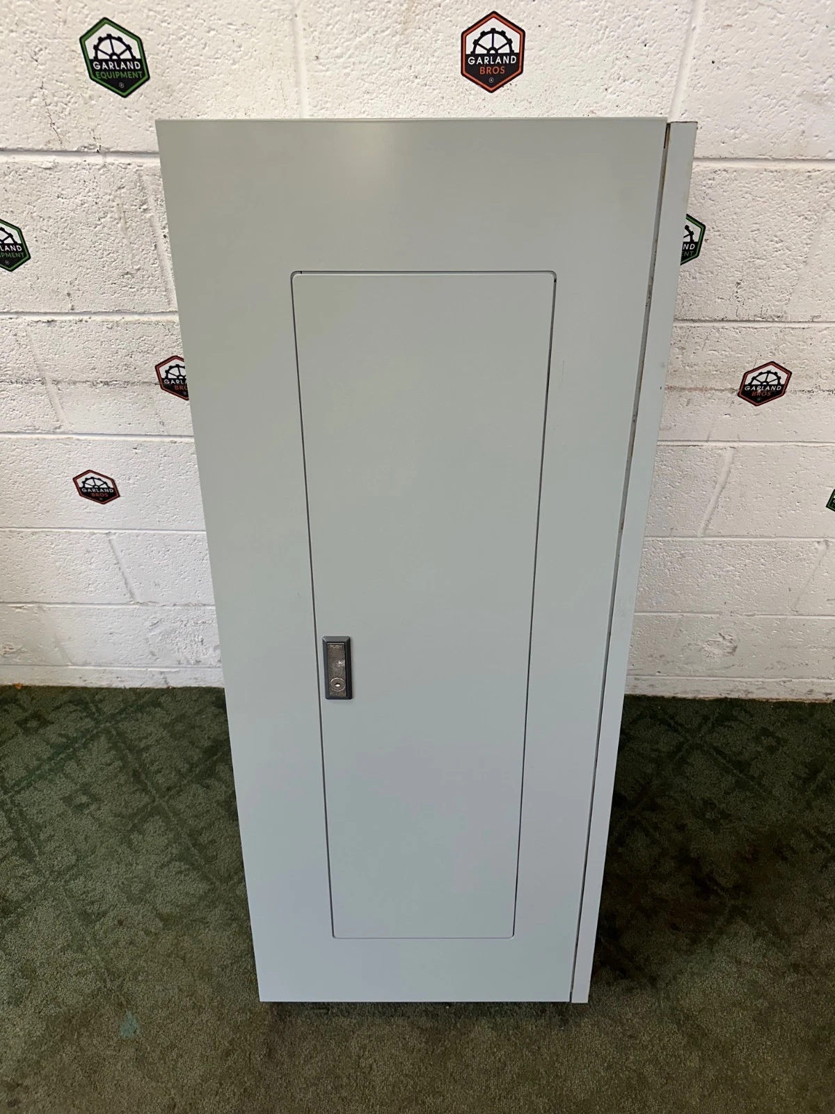 Used Eaton POW-R Line PRL2A Panel Board w/ Eaton PDG2 200A Main Breaker