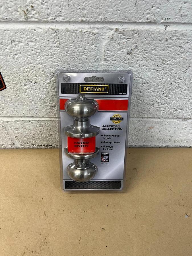 Used Defiant 881 996 Satin Nickel Knob, 4-Way Latch, 2 Keys Included