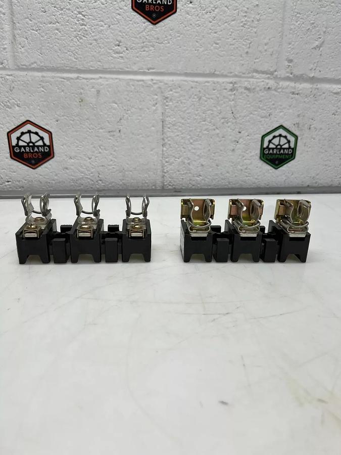 Used Allen Bradley 1491-R126 Ser. A Fuse Block 600V, 3 Pole, 1-30A