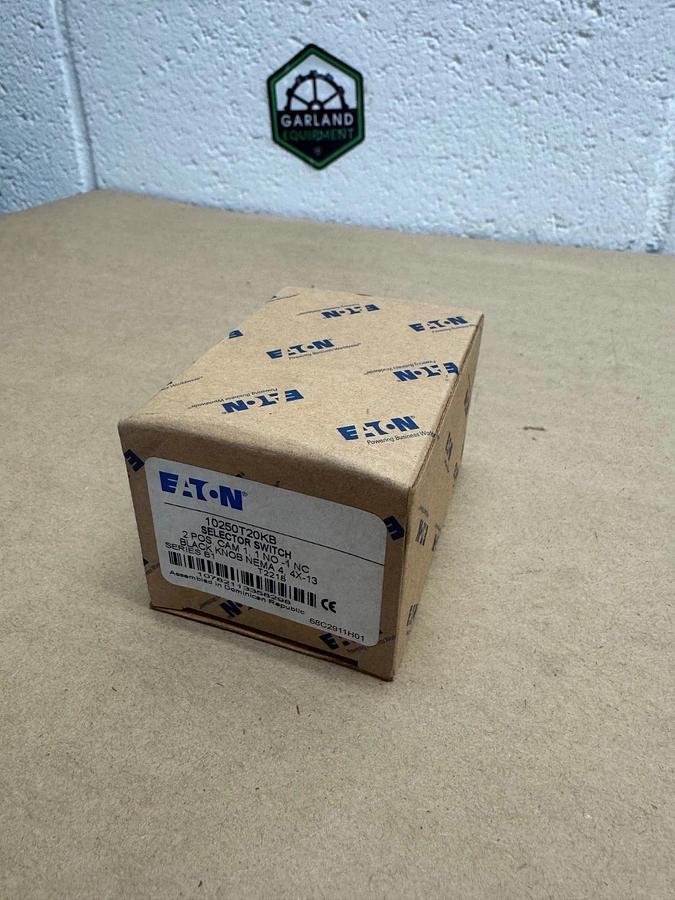 Used Eaton 10250T20KB 2-Position (Black) Selector Switch *NEW*
