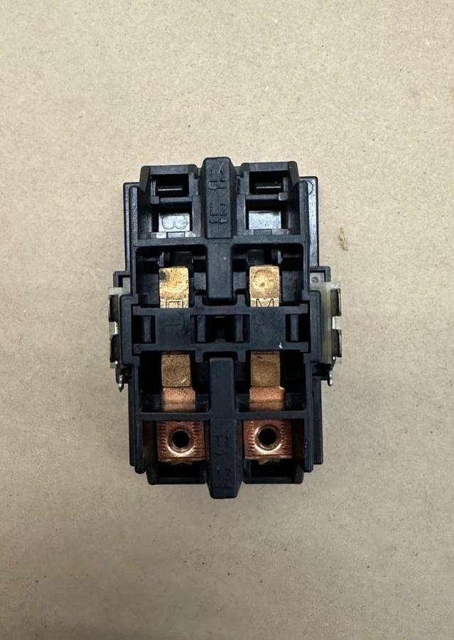 Used Square D CL8910 TY22V09 Contactor