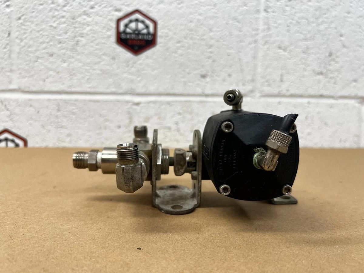 Used Whitney SS 83XTF4, 151DA Pneumatic Double-Acting Actuator w/ Ball Valve