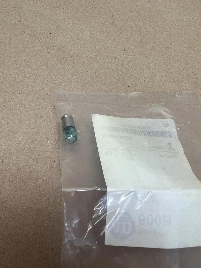 Used Allen Bradley 800B-N3G Green LED Lamp