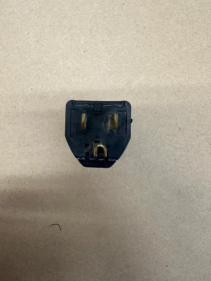 Leviton 3W101-E 2 Pole 3 Wire, Plug - Box of 11