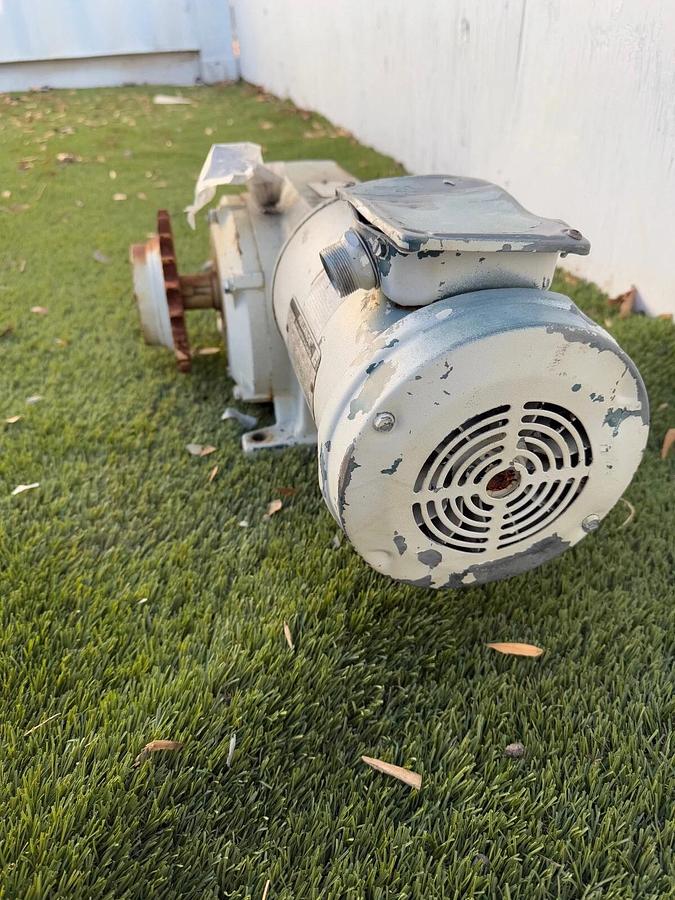 Used Dodge MasterXL Gear Motor, 70:1 Ratio, 25:1 Output Ratio, Reliance 2Hp