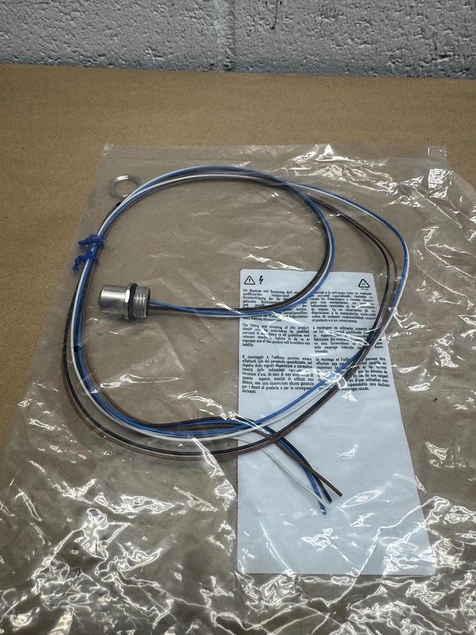 Used Murr Elektronik 7000-13542-9710100 M12 Female Receptacle, 1 m of wire *NEW*