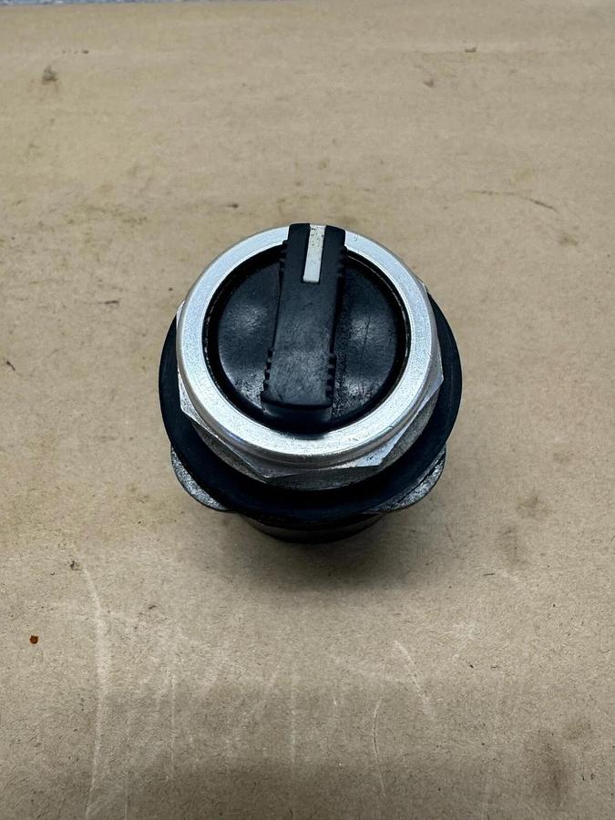 Used Allen Bradley 800T-U16 Potentiometer Unit, 300 V, 2 Watt Max, 6 VDC Min