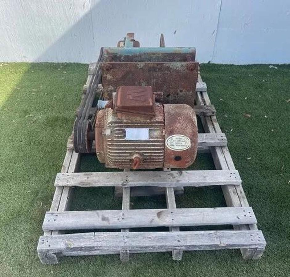 Used Dodge TA4207H15 Speed Reducer, Ratio 16.0:1 w/ WEG 15HP 1770 RPM Motor