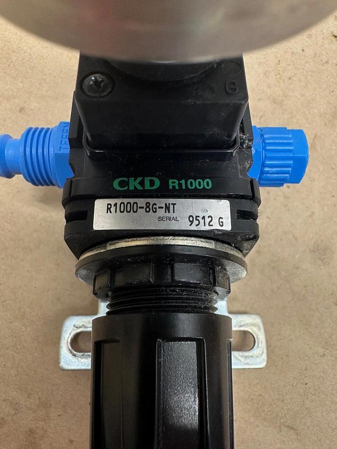 CKD R1000-8G-NT Pneumatic Regulator and Gauge