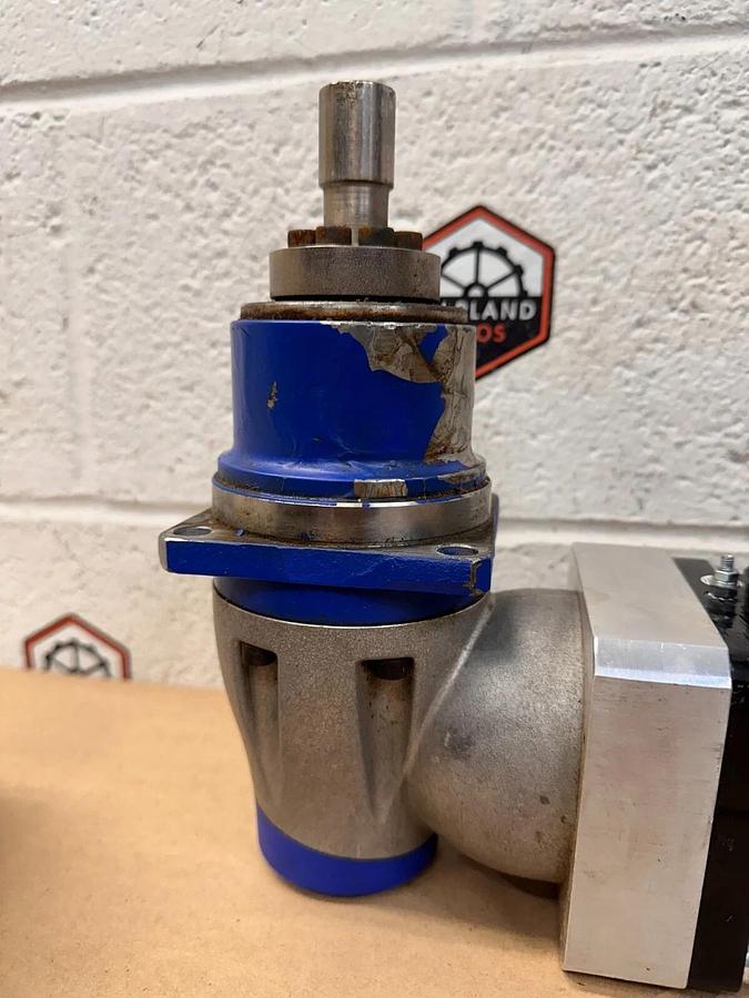 Used Wittenstein Alpha LPBK 090-M02-5-111 Gear Box i:5 w Servo Motor VIA1001C02A0000