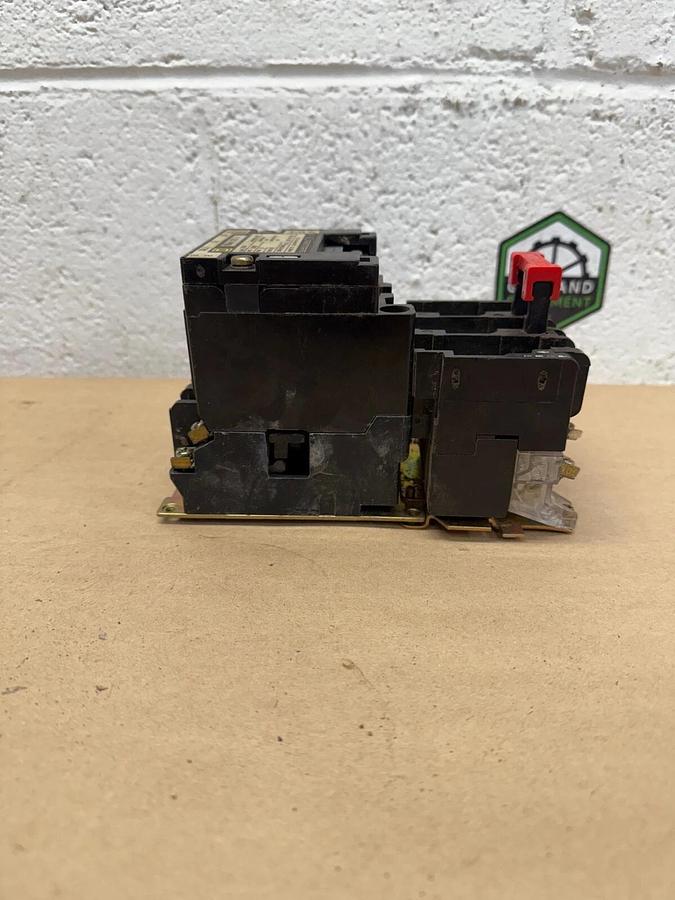 Used Square D 8536SBG25 Motor Starter, Series A, NEMA Size 0, 600VAC Max