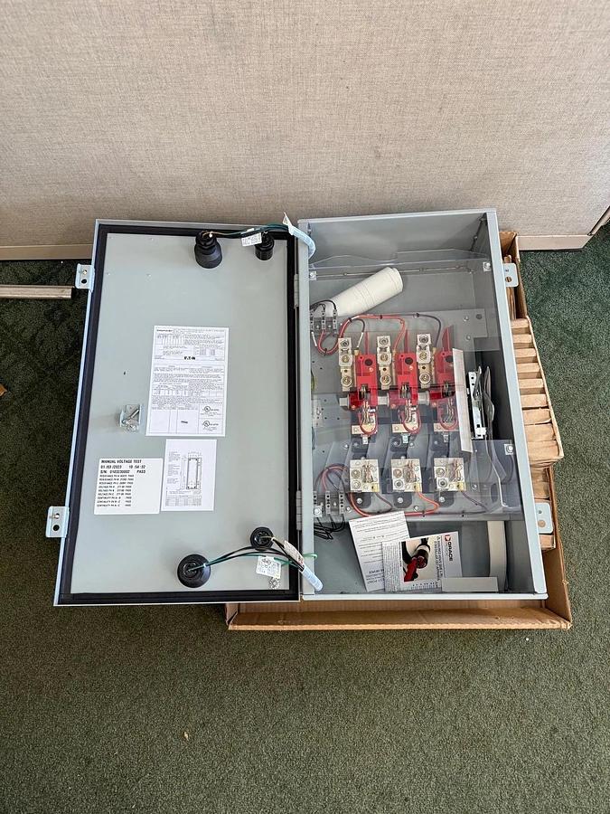 Used Eaton DEM364FDJB-00VT Heavy Duty Safety Switch, 3-Pole, 200A, 600V Fusible *NEW*