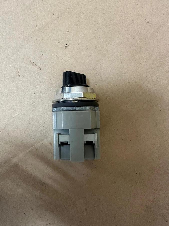 Used IDEC ASD Selector Switch