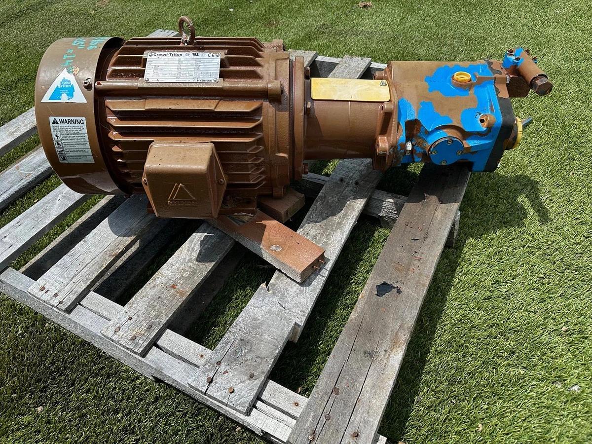 Used Vickers Hydraulic Pump 1117 w/ Crown Triton HKS215PR235R, 10Hp, 1760RPM Motor
