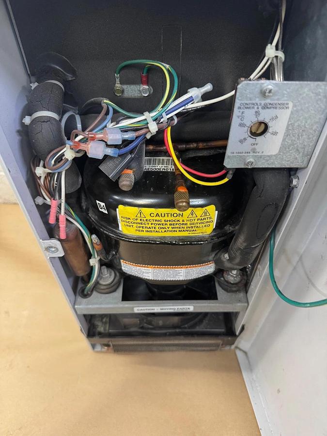 Used McLean CR23-0226-G002H Thermal Management Enclosure/AC Unit, 230V 1400-1600 BCU