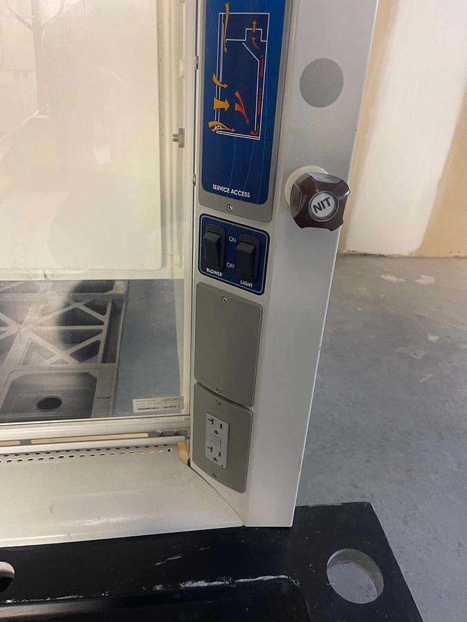 Used LabConco 10050000010814 Laboratory Fume Hood w/ Bench Top