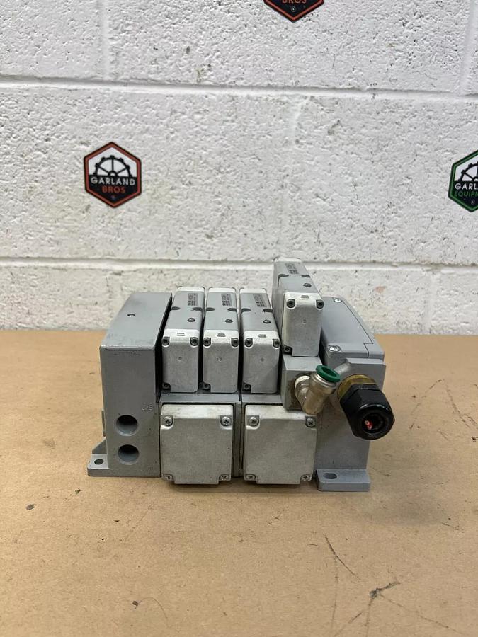 Used Parker HAEVXBG0G9A 145 PSIG Solenoid Valve Holding Chassis, 4 Slot