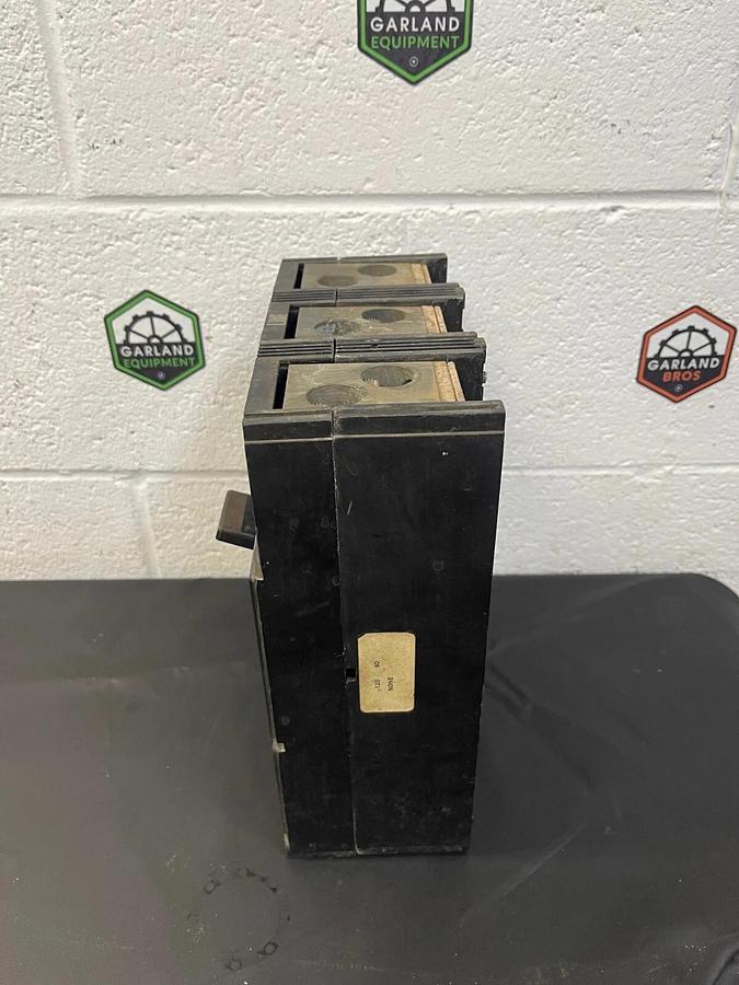 Used Westinghouse 51E-1225 AB DE-ION Circuit Breaker, 500 Amp Rating, 600 VAC