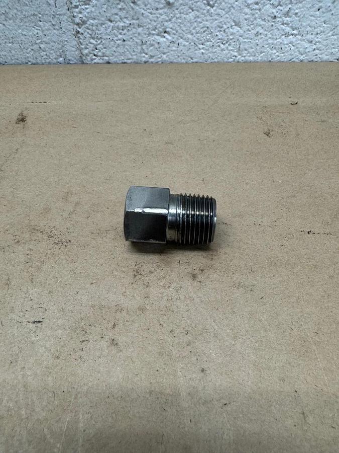 Used Swagelok NPT-316 Female & Male Fitting, 5/8” Female Port, 13/16” Male Fitting