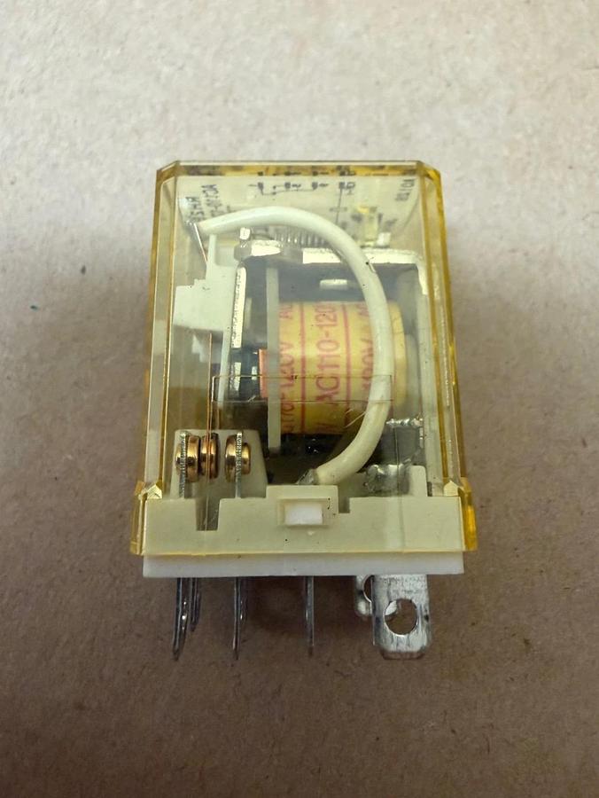 Used idec RH2B-U Relay - Lot of 8