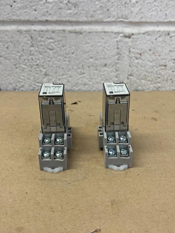 Used Allen Bradley 700-HF32Z24-4 Relay w/ Base - Lot of 2