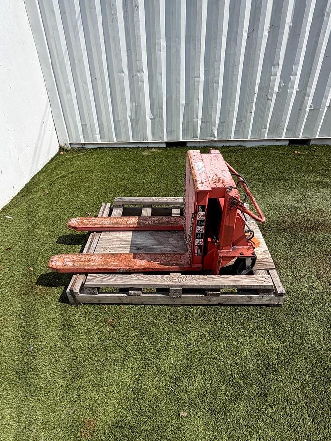 Used Presto PT-20AC Powered Pallet Positioner/ Pallet Lift
