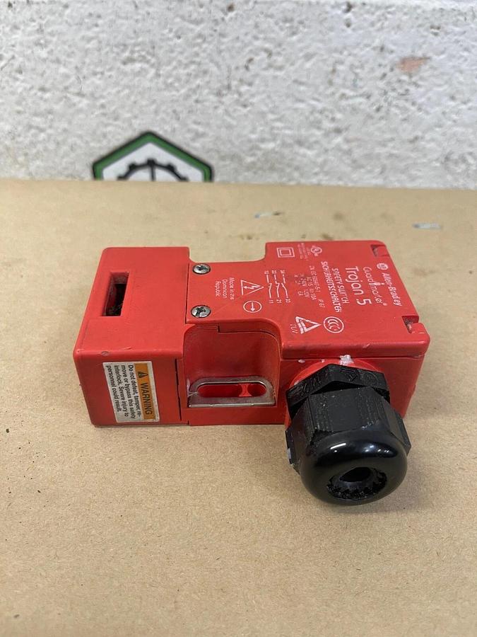 Used Allen Bradley 440K-T11118 B, Guard Master Trojan 5 Safety Switch w/o Door Clip